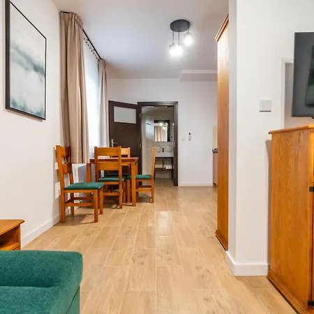Goscinne Dom Sw Antoniego Apartmanhotel